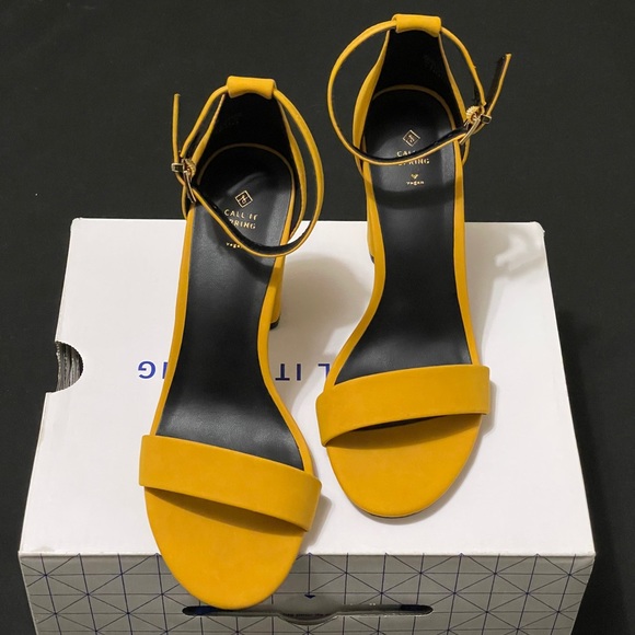 Ankle Strap Block Heel Sandals - Picture 2 of 4